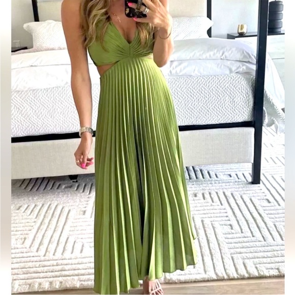 Abercrombie & Fitch Dresses & Skirts - Abercrombie & Fitch Giselle Pleated Cutout Midi Dress Olive Size Medium Petite
